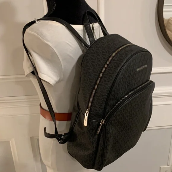 Michael Kors Large Jet Set Signature Logo Travel Backpack EUC - Picture 10 of 17